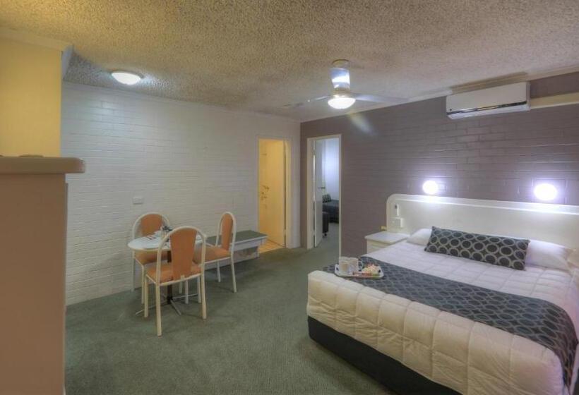 디럭스 패밀리 룸, Cousins Motor Inn