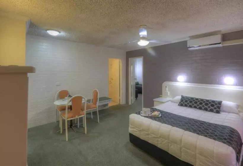 Deluxe-perhehuone, Cousins Motor Inn