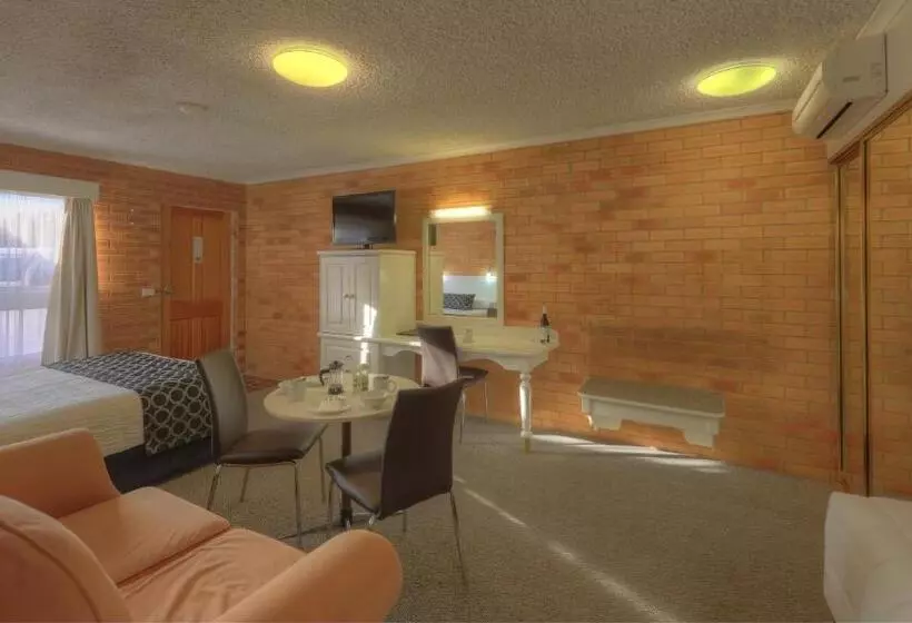 Executive-sviitti, Cousins Motor Inn
