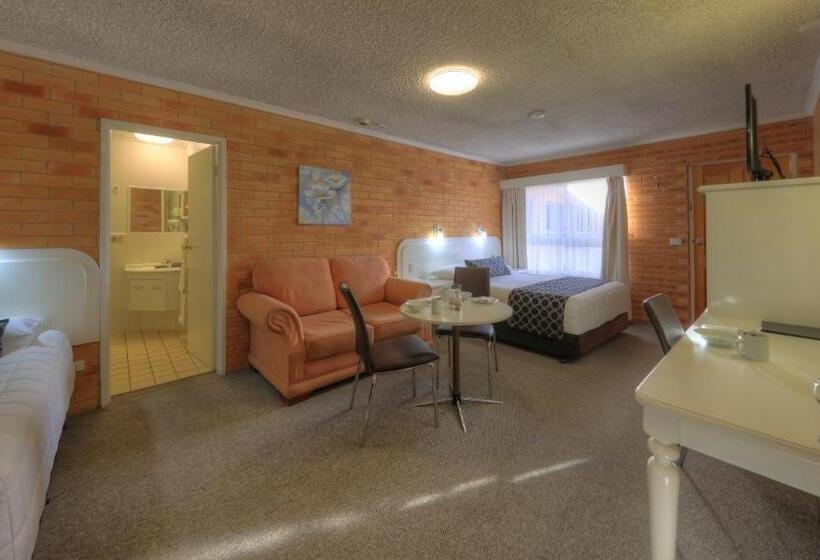 이그제큐티브 스위트, Cousins Motor Inn