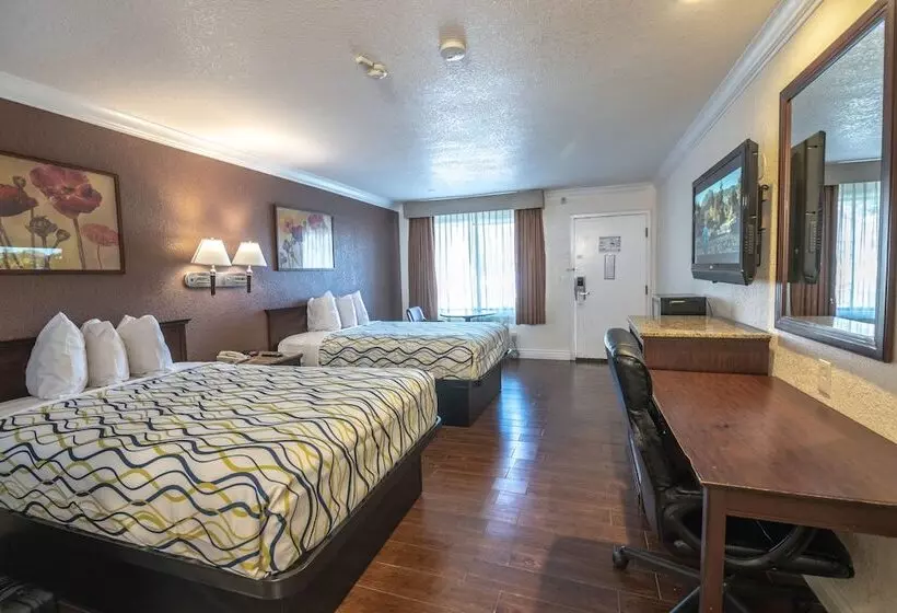 ２ダブルベッドのスタンダードルーム, Regency Inn Tulsa