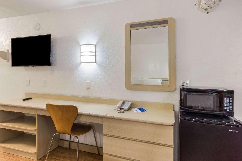 غرفة قياسية سرير كينج, Motel 6 Cross Lanes, Wv Goff Mountain Rd