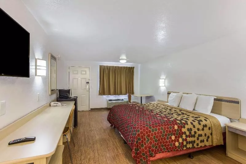 キングサイズベッドのスタンダードルーム, Motel 6 Cross Lanes, Wv Goff Mountain Rd