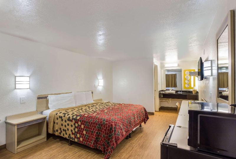 غرفة قياسية سرير كينج, Motel 6 Cross Lanes, Wv Goff Mountain Rd