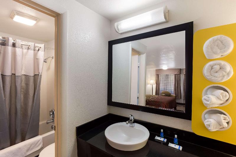 غرفة قياسية سرير كينج, Motel 6 Cross Lanes, Wv Goff Mountain Rd