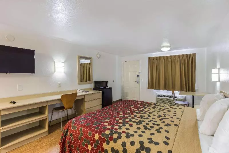 キングサイズベッドのスタンダードルーム, Motel 6 Cross Lanes, Wv Goff Mountain Rd