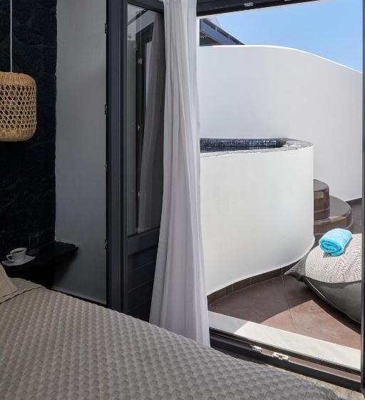 Suite con Hidromasaje, Oia Suites
