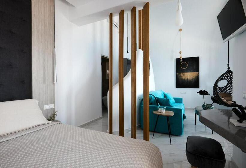 Suite con Hidromasaje, Oia Suites