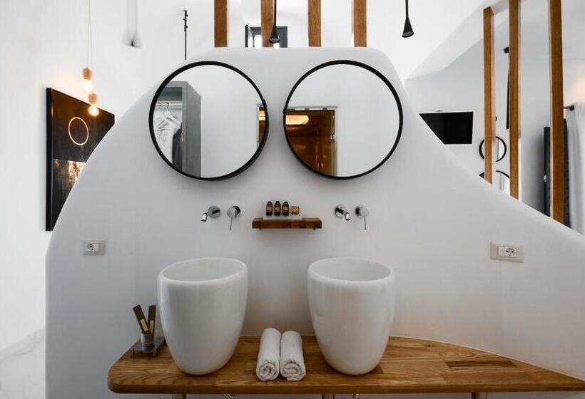 Suite con Hidromasaje, Oia Suites