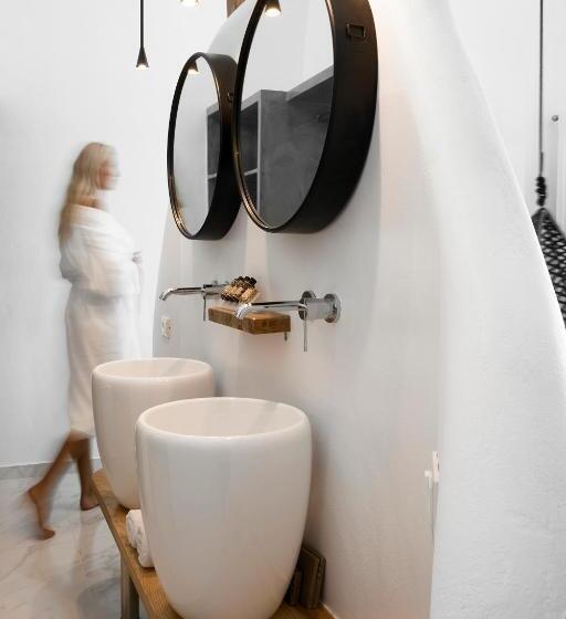 Suite con Hidromasaje, Oia Suites