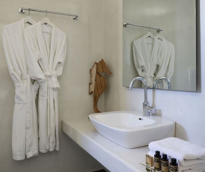 Suite con Hidromasaje, Oia Suites