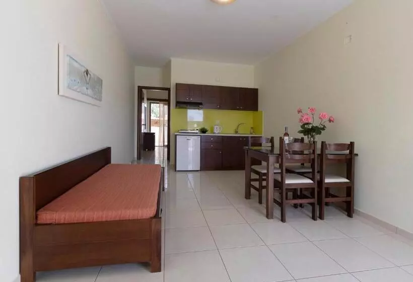 Triple Room Sea View, Sandy Suites
