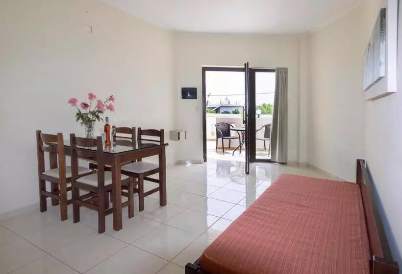 Triple Room Sea View, Sandy Suites