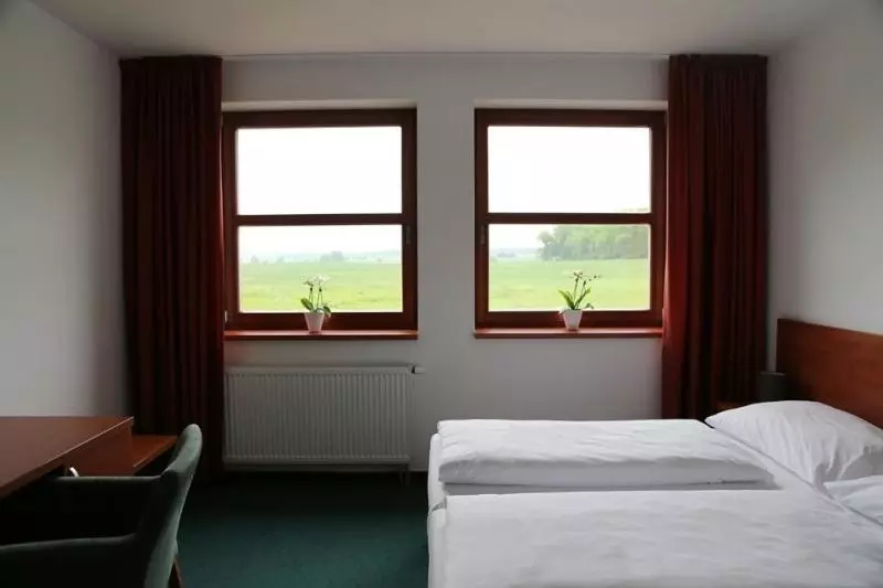 Perhehuone, Sporthotel Hostivice