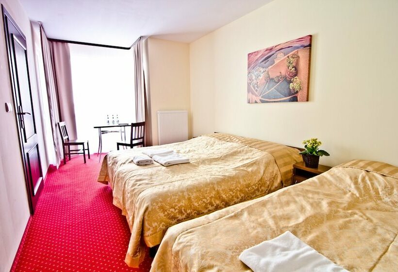 اتاق استاندارد سه نفره, Versal Aparthotel Airport Modlin