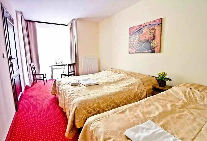 اتاق استاندارد سه نفره, Versal Aparthotel Airport Modlin