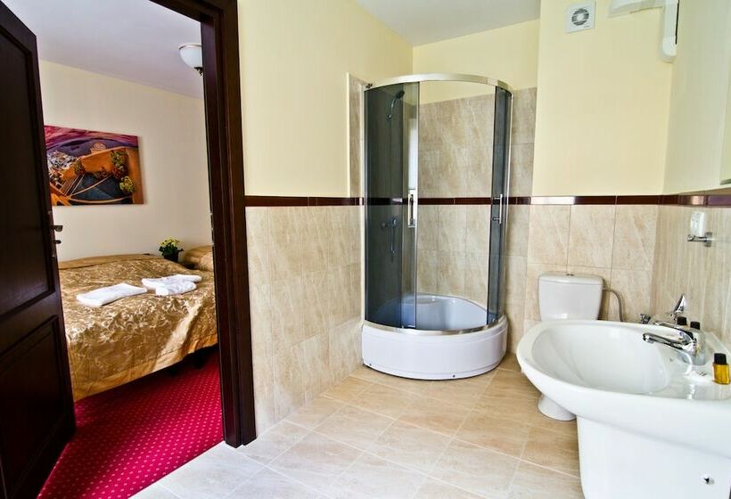 اتاق استاندارد سه نفره, Versal Aparthotel Airport Modlin
