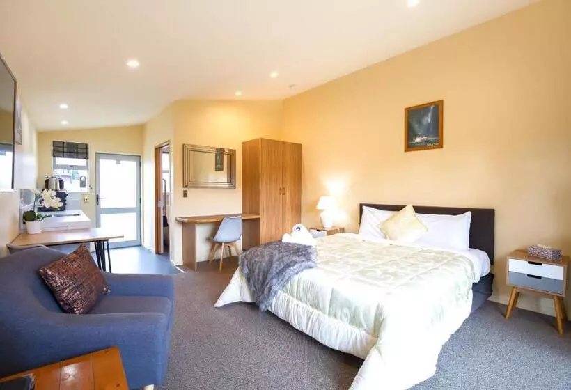 استودیوی استاندارد, Alpine View Motel