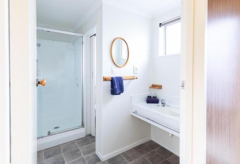 آپارتمان خانوادگی, Alpine View Motel