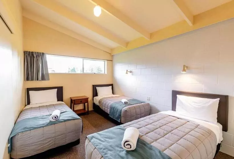 آپارتمان خانوادگی, Alpine View Motel