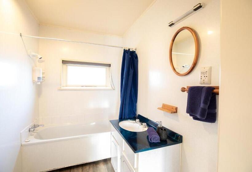 استودیوی استاندارد, Alpine View Motel