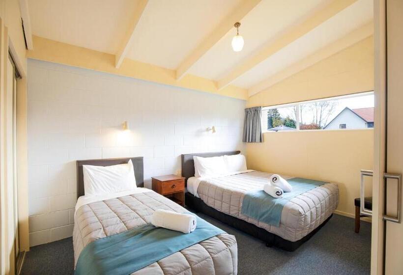 آپارتمان خانوادگی, Alpine View Motel