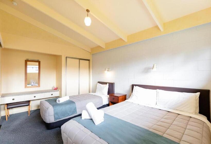 آپارتمان خانوادگی, Alpine View Motel