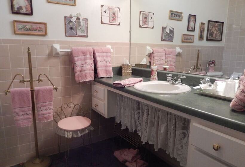 غرفة كومفورت ثلاثية, Holly House Of Hamilton