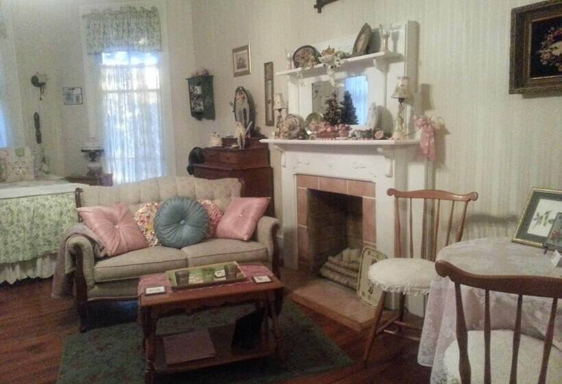 컴포트 트리플 룸, Holly House Of Hamilton