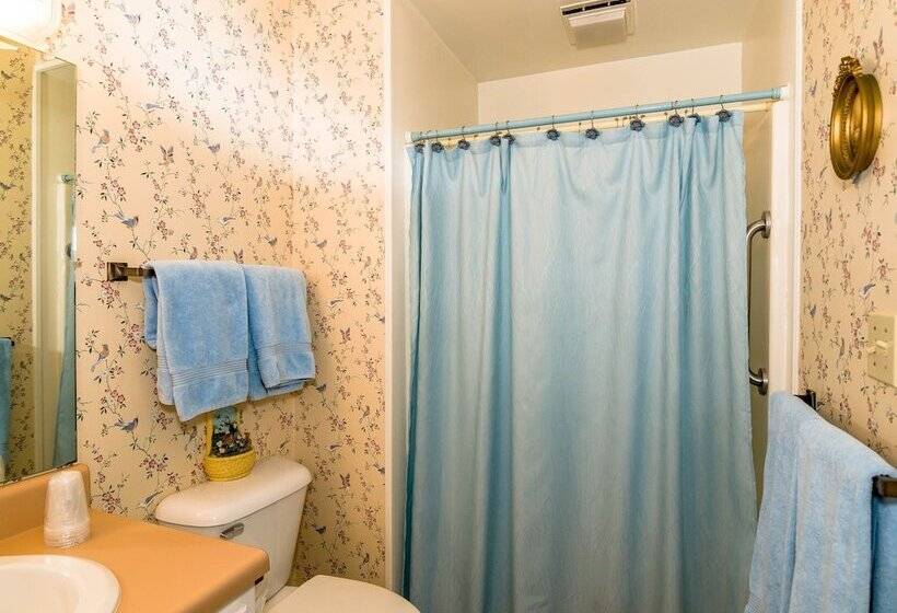 غرفة قياسية ثلاثية, Holly House Of Hamilton