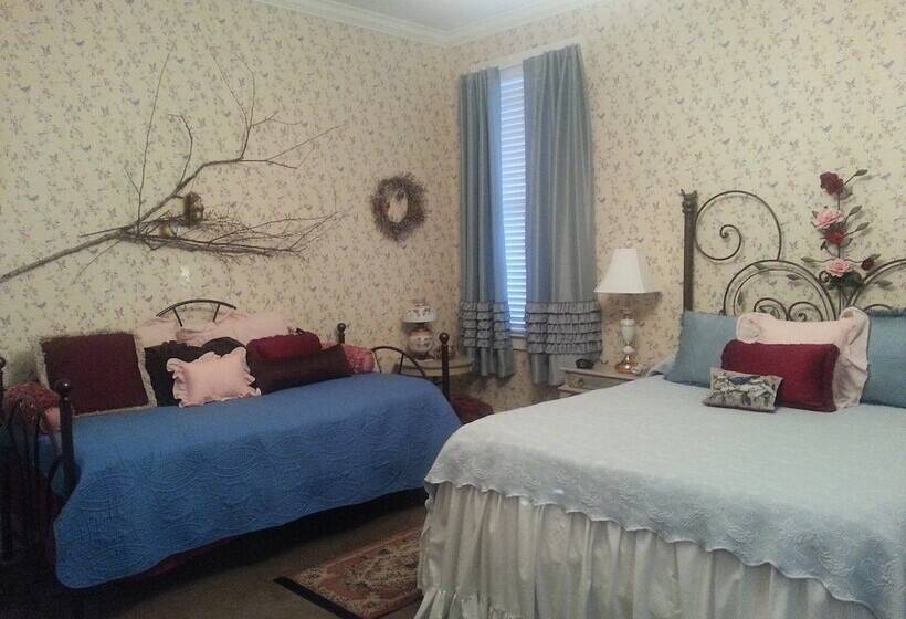 غرفة قياسية ثلاثية, Holly House Of Hamilton