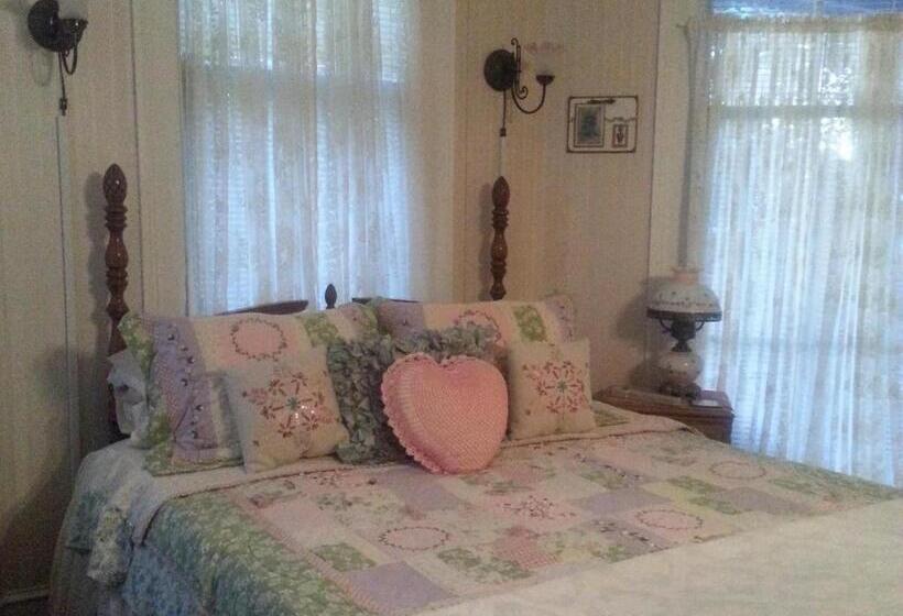 غرفة كومفورت ثلاثية, Holly House Of Hamilton