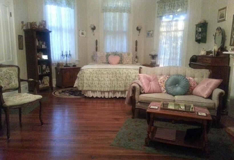 غرفة كومفورت ثلاثية, Holly House Of Hamilton