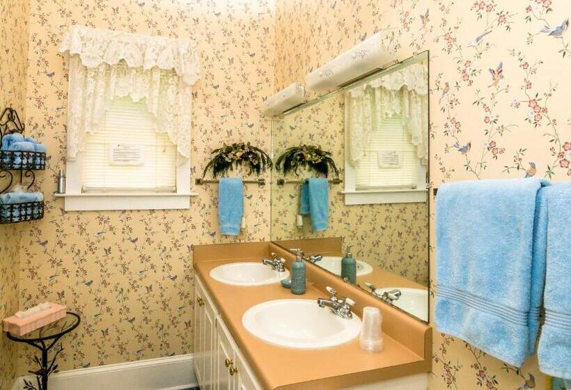 غرفة قياسية ثلاثية, Holly House Of Hamilton