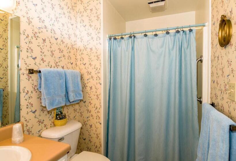 غرفة قياسية ثلاثية, Holly House Of Hamilton