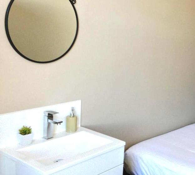 スタンダードシングルルーム, Centennial Inn On Bathurst