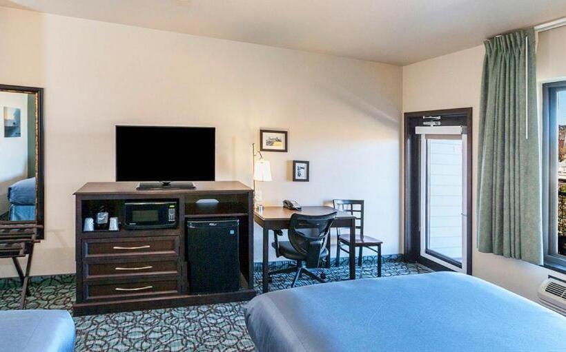 חדר סטנדרט עם מיטת קווין, Park Point Marina Inn