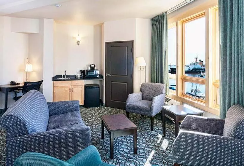 クイーンサイズベッドのスイートルーム, Park Point Marina Inn