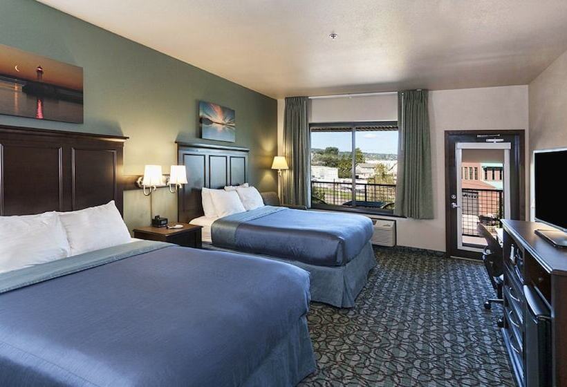 חדר סטנדרט עם מיטת קווין, Park Point Marina Inn