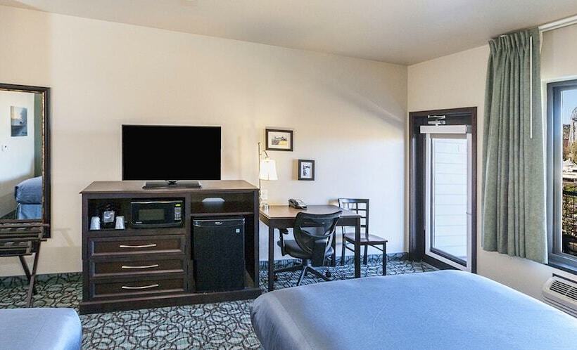 חדר סטנדרט עם מיטת קווין, Park Point Marina Inn