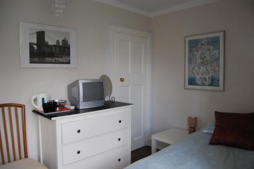 스탠다드 트리픔 룸 공동욕실, The Castle Bar Only