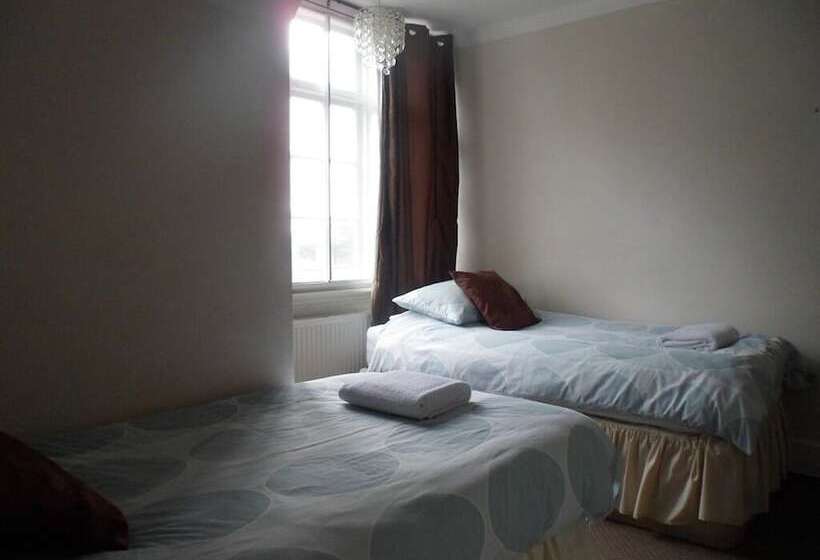 스탠다드 룸 공동 욕실, The Castle Bar Only