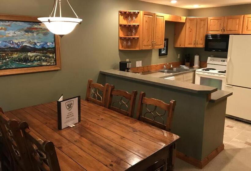 带3个卧室的公寓, The Griz Inn By Park Vacation Management