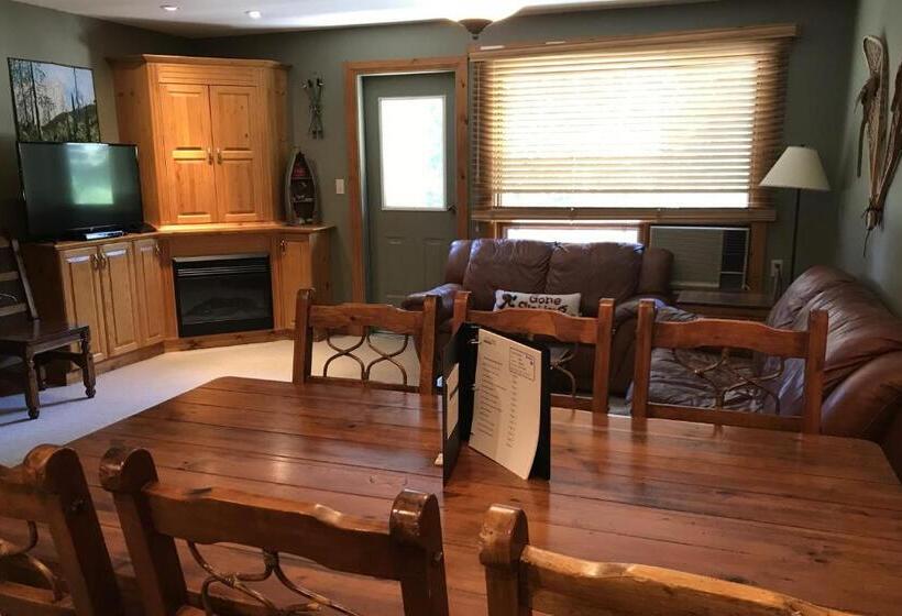 带3个卧室的公寓, The Griz Inn By Park Vacation Management