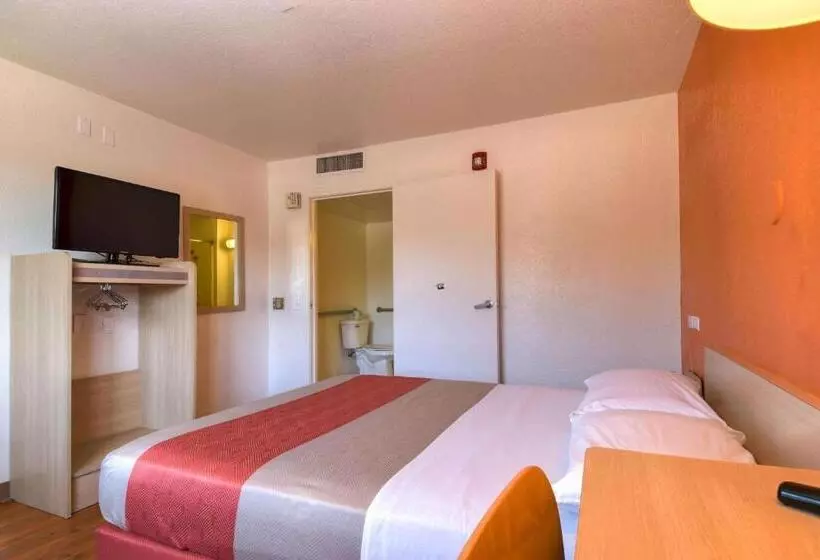 身障者適用スタンダードルーム, Motel 6 Jurupa Valley, Ca Riverside West