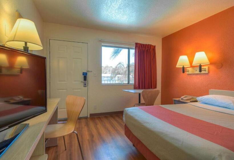 장애인을 위한 스탠다드 룸, Motel 6 Jurupa Valley, Ca   Riverside West