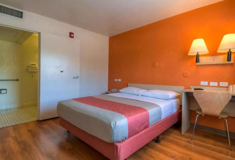 身障者適用スタンダードルーム, Motel 6 Jurupa Valley, Ca Riverside West