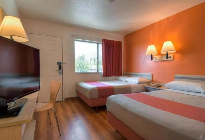 デラックスの4人部屋, Motel 6 Jurupa Valley, Ca Riverside West