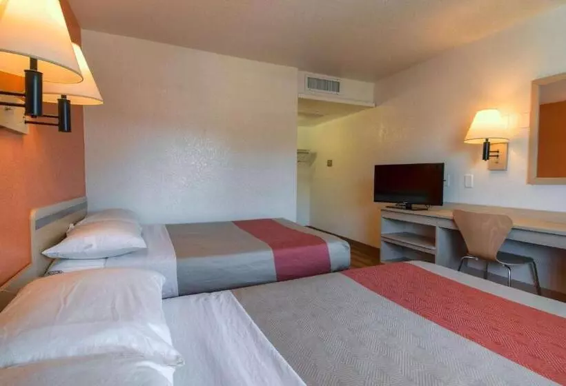 デラックスの4人部屋, Motel 6 Jurupa Valley, Ca Riverside West