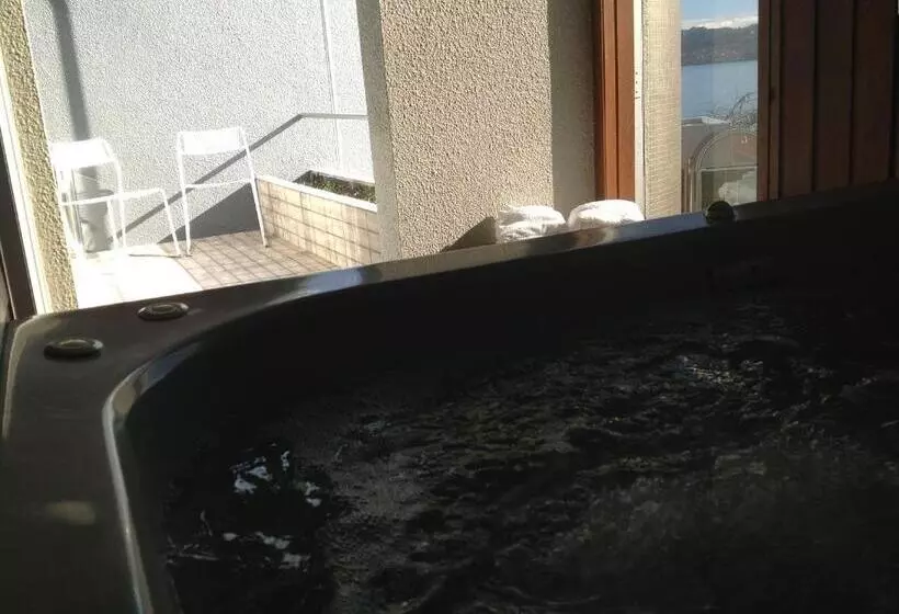 سوئیت پریمیوم, The Cove